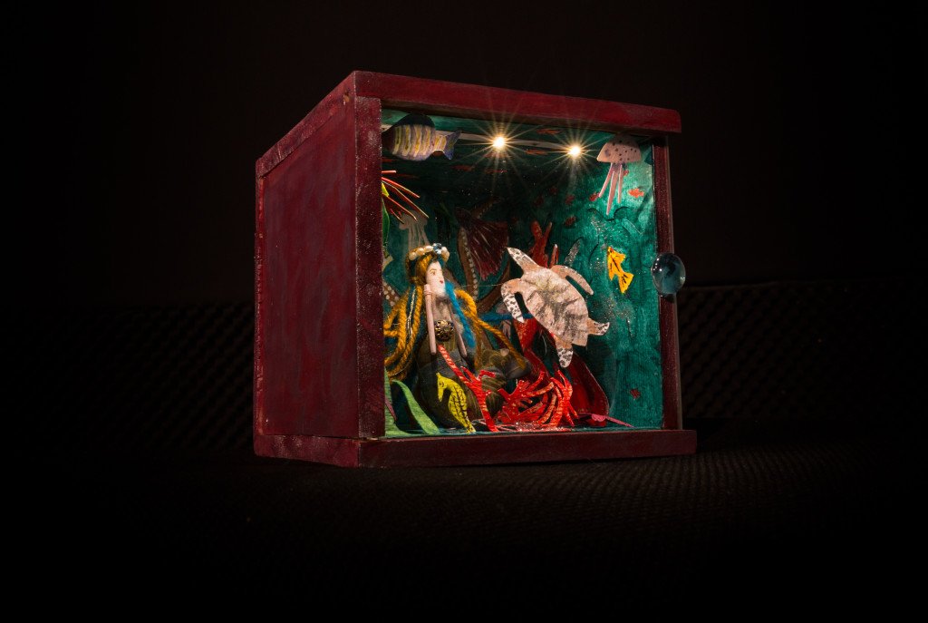 Cajas de luz, bajo el mar, Malabar Plum