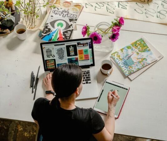 oferta de diseñador grafíco senior